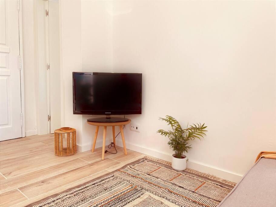 Cozy Apartment With Private Courtyard Barcarena Ngoại thất bức ảnh