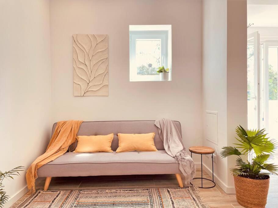 Cozy Apartment With Private Courtyard Barcarena Ngoại thất bức ảnh