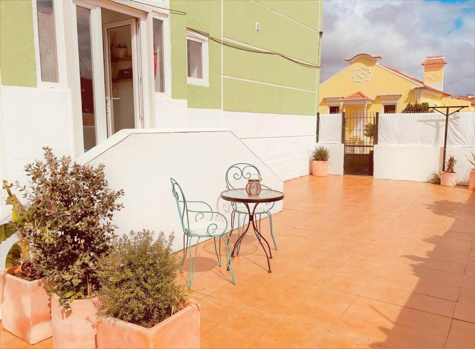 Cozy Apartment With Private Courtyard Barcarena Ngoại thất bức ảnh